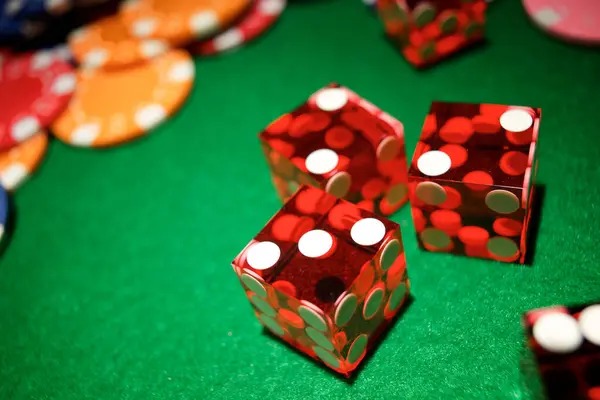 Card dealing and outcome display